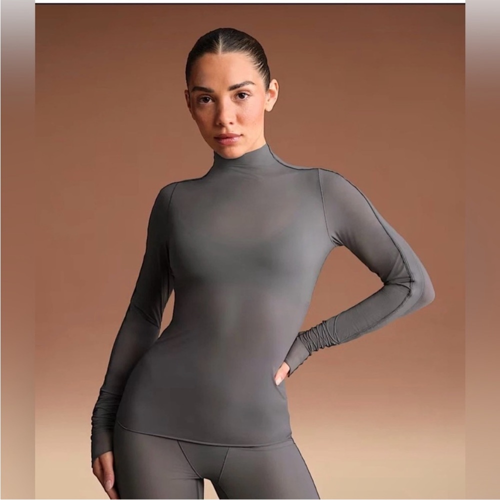 HTF! SKIMS NIKE WEIGHTLESS LAYERS MOCK NECK LONG SLEEVE TOP LEAD XS S